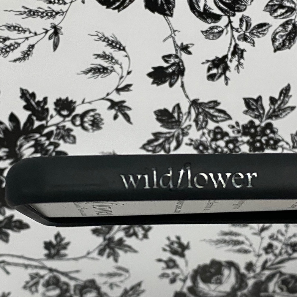 🆕 Wildflower Ltd Ed Lavender Plaid Case iPhone Bundle - Picture 5 of 9